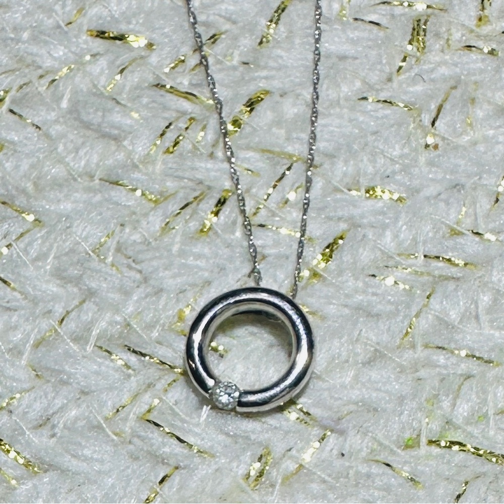 Platinum pendant with tension set Diamond